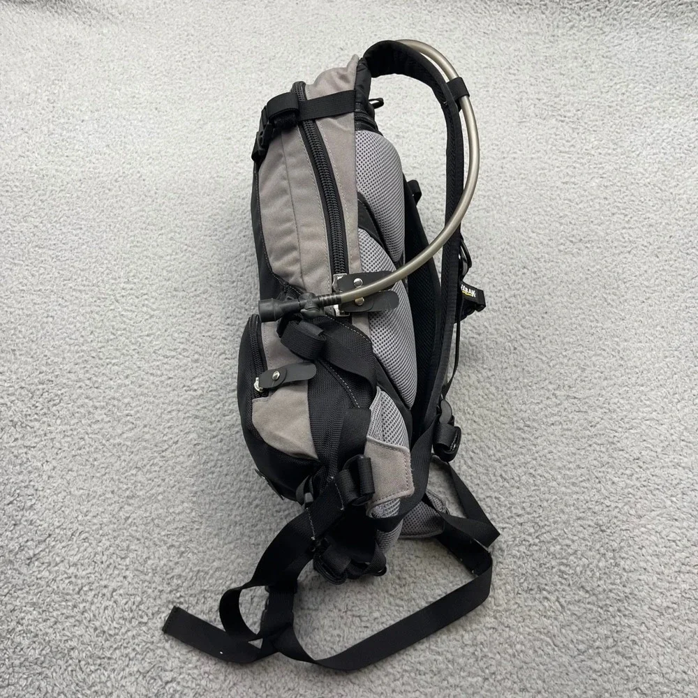 CamelBak Chaos‎ Black Grey Hydration Pack Backpack w/ 2L Bladder Hydrate or Die